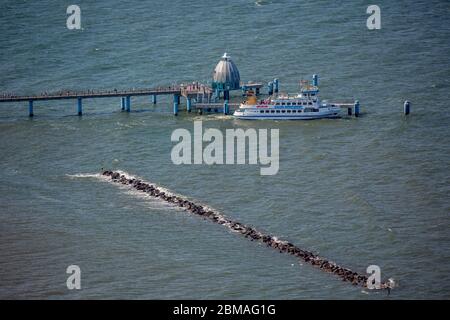 , Molo di Sellin con campanello d'immersione, traghetto, 05.06.2016, vista aerea, Germania, Meclemburgo-Pomerania occidentale, Ruegen, Sellin Foto Stock