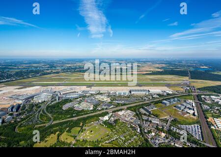 , Aeroporto di Duesseldorf, 07.08.2016, vista aerea, Germania, Renania settentrionale-Vestfalia, basso Reno, Dusseldorf Foto Stock
