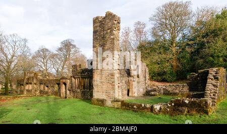 Le rovine della grande sala di Wycoller Hall, nel Wycoller Country Park, Pendle, Lancashire Foto Stock