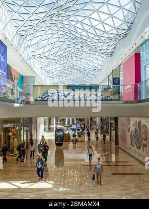 SHEPHERDS BUSH, LONDRA- Westfield Shopping Centre a Shepherds Bush. Conosciuto come Westfield London e White City Foto Stock