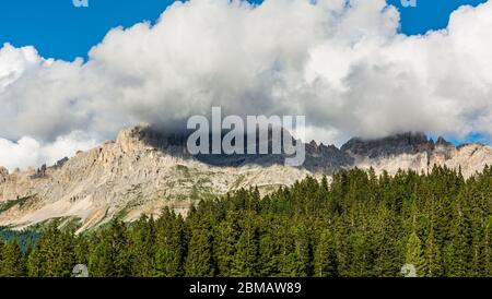 Passo Lavazè in Alto Adige, provincia di Bolzano: Uno dei paesaggi più affascinanti della Val di Fiemme. Trentino Alto Adige. Dolomiti Foto Stock