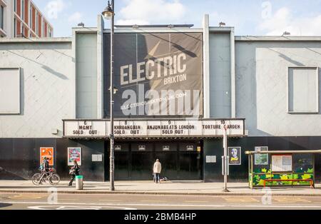 LONDRA- Electric Brixton, un famoso nightclub e locale musicale su Brixton Road, a sud-ovest di Londra, che ospita regolarmente DJ internazionali e. Foto Stock