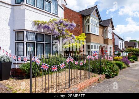 Northampton, Regno Unito, 8 maggio 2020, 75° anniversario della Giornata del Ve a Lime Avenue, Northampton. Credit: Keith J Smith./Alamy Live News Foto Stock