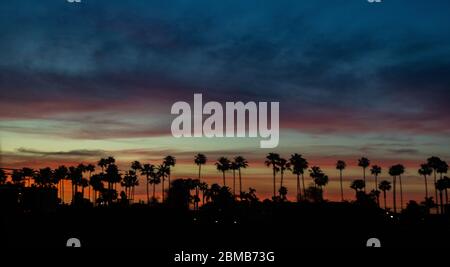 San Diego, Stati Uniti. 04 maggio 2020. Il tramonto a Coronado il 7 maggio 2020. San Diego state Beaches Open durante COVID-19 Pandemic . (Foto di Rishi Deka/Sipa USA) Credit: Sipa USA/Alamy Live News Foto Stock