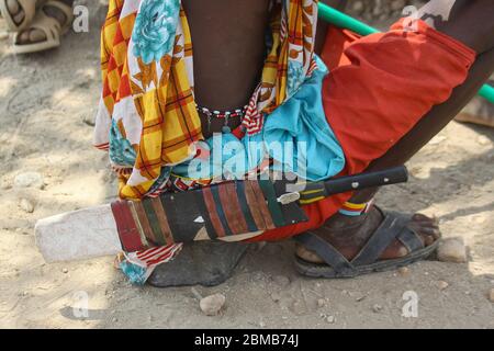 Maasai tribesmen Maasai è un gruppo etnico di persone semi-nomadi. Fotografato in Tanzania Foto Stock