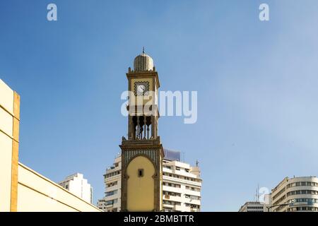 Vecchia torre dell'orologio nella storica Medina al centro di Casablanca Foto Stock