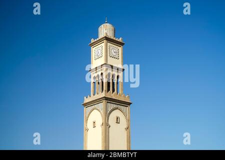Vecchia torre dell'orologio nella storica Medina al centro di Casablanca Foto Stock