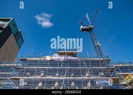 Glasgow, Scozia, Regno Unito. 8 maggio 2020. I lavori si sono interrotti in tutti i cantieri in Scozia durante il blocco di Coronavirus. Credit: SKULLY/Alamy Live News Foto Stock