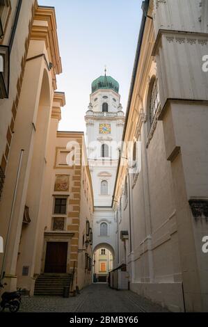 Cupola di cipolla della Cattedrale barocca di Santo Stefano (chiesa cattolica) a Passau, Germania Foto Stock