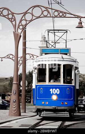 Paseo Maritimo Tram, la Coruna City, Galizia, Europa Foto Stock