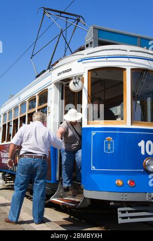 Paseo Maritimo Tram, la Coruna City, Galizia, Europa Foto Stock