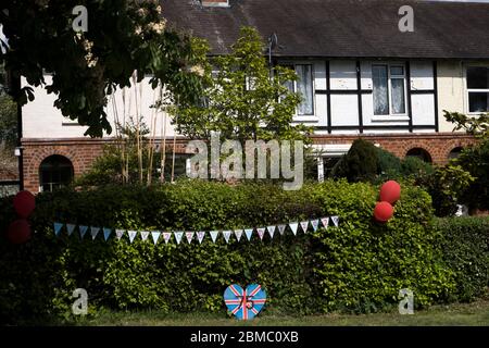 Una mostra Union Jack a forma di cuore VE Day a Bugbrooke, Northamptonshire Foto Stock