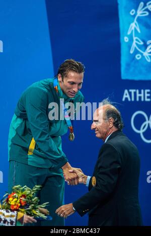 Ian Thorpe (AUS) vince la medaglia d'oro nella finale di freestyle maschile di 200 metri ai Giochi Olimpici estivi di Atene del 2004. Foto Stock