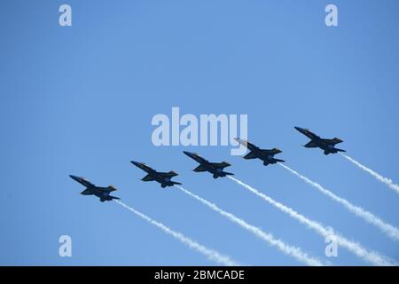 FORT LAUDERDALE, FL - 04 MAGGIO: Il team U.S. Navy Blue Angels si esibisce nel Ford Lauderdale Air Show il 4 maggio 2019 a Fort Lauderdale, Florida. Persone: Blue Angels Credit: Storms Media Group/Alamy Live News Foto Stock