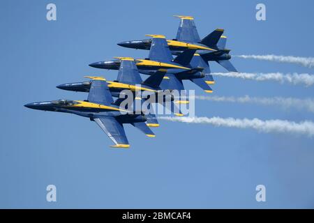 FORT LAUDERDALE, FL - 04 MAGGIO: Il team U.S. Navy Blue Angels si esibisce nel Ford Lauderdale Air Show il 4 maggio 2019 a Fort Lauderdale, Florida. Persone: Blue Angels Credit: Storms Media Group/Alamy Live News Foto Stock