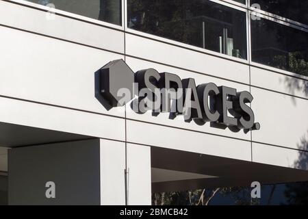 Gli spazi sono in una sede di uffici Spaces a Santa Clara, California. Spaces è stata fondata nei Paesi Bassi e acquisita da Regus nel 2015. Foto Stock