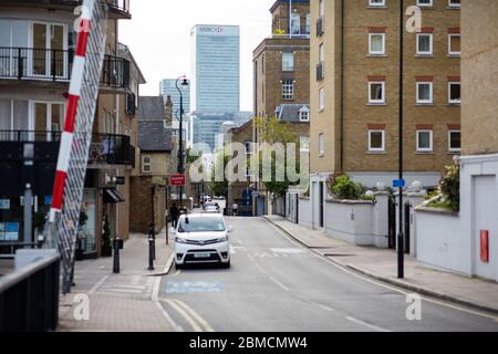 Stretta strada, Limehouse, Londra Est visto durante il blocco dei coronavirus 2020. Foto Stock