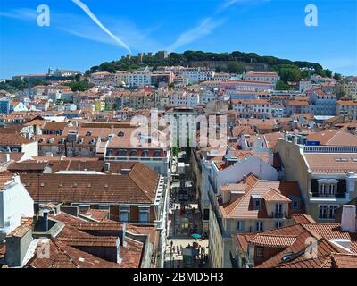 Veduta aerea di Lisbona in Portogallo visto dall'ascensore Foto Stock