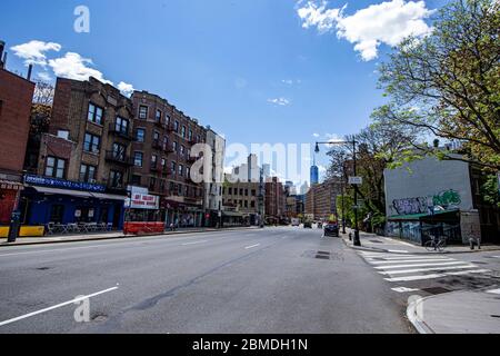 New York, N.Y/USA - 7 maggio 2020: Settima Avenue South è tranquilla a causa dei rischi per la salute del COVID-19. Credit: Gordon Donovan/Alamy Live News Foto Stock
