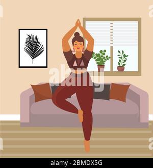 La donna pratica yoga a casa. Bella ragazza con la vudine Plus in posizione Vrikshasana. Illustrazione vettoriale Illustrazione Vettoriale