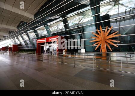 Delhi, India. 8 maggio 2020. Indira Gandhi aeroporto internazionale utilizzato per le evacuazioni. L'India ha avviato una vasta gamma di operazioni di evacuazione aerea per il rimpatrio di passeggeri all'estero bloccati. Credit: SOPA Images Limited/Alamy Live News Foto Stock