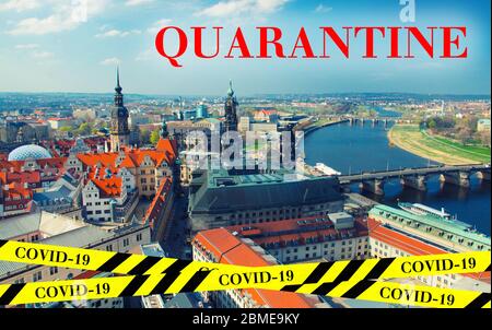 Quarantena in Germania. Vista panoramica della città di Dresda, ponti sul fiume Elba. Nessun concetto di viaggio e blocco. Epidemia di coronavirus concetto pandemico Covid-19. Vacanza turistica annullata. Nastro barriera. Foto Stock