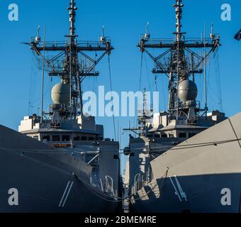 Le due navi da guerra australiane vendevano alla Marina cilena. HMAS Newcastle e HMAS Melbourne, fregate di classe Adelaide saranno rinominate Foto Stock