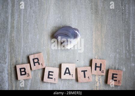 Respirare le lettere a blocchetto Foto Stock