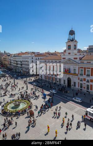 Vista in elevazione della Real Casa de Correos e Puerta del Sol di Madrid, Spagna, Europa Foto Stock