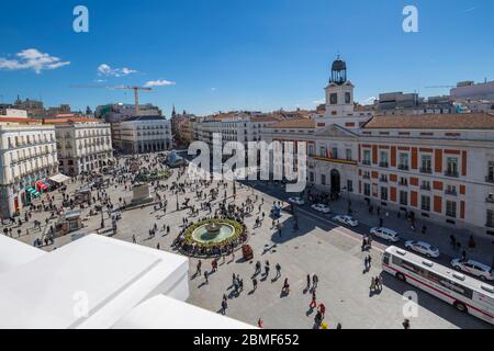 Vista in elevazione della Real Casa de Correos e Puerta del Sol di Madrid, Spagna, Europa Foto Stock