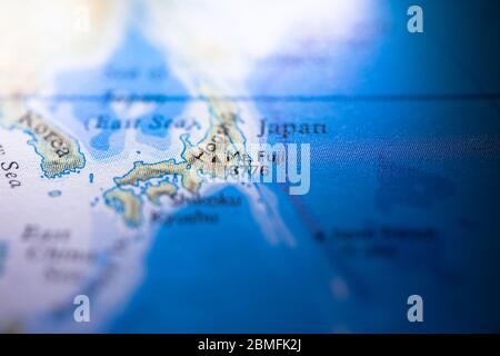 Profondità di campo poco profonda focalizzazione sulla posizione geografica del Monte Fuji in Giappone nel continente asiatico sull'atlante Foto Stock