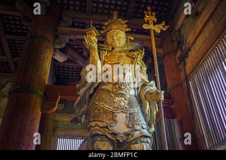 Bishamonten - una delle sette divinità giapponesi della Fortuna al Tempio Todaiji di Nara Foto Stock