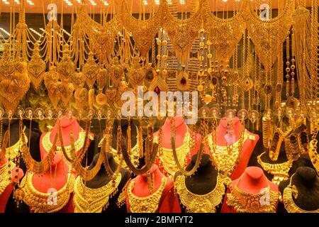 Gioielli d'oro al bazar orientale di Istanbul, souvenir, regali, viaggi Foto Stock