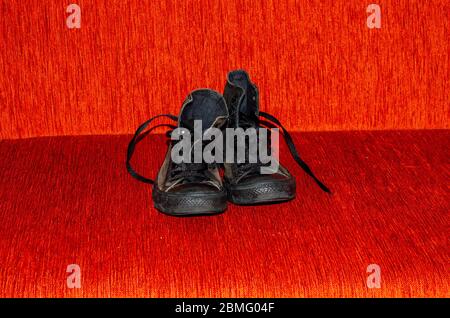 Scarpe eleganti nere Ragged, scarpe eleganti nere vintage Foto Stock