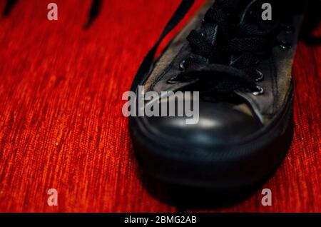 Scarpe eleganti nere Ragged, scarpe eleganti nere vintage Foto Stock