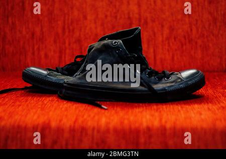 Scarpe eleganti nere Ragged, scarpe eleganti nere vintage Foto Stock