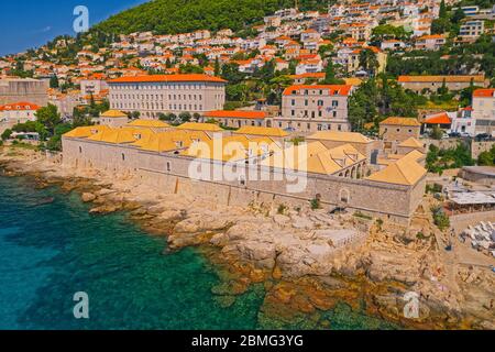 Restauro del tetto nel palazzo Lazareti nel centro storico di Dubrovnik Foto Stock