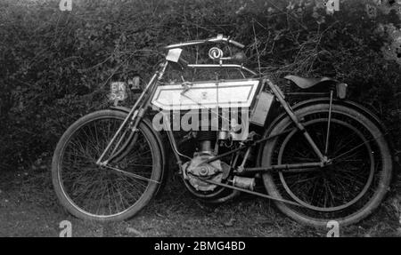 AJAXNETPHOTO. 1900-1914 (APPROSS.) - MOTO EDOARDIANO - IL CLYDE. FOTO:AJAX BIBLIOTECA DI IMMAGINI D'EPOCA RIF:182303 BX4 05 Foto Stock