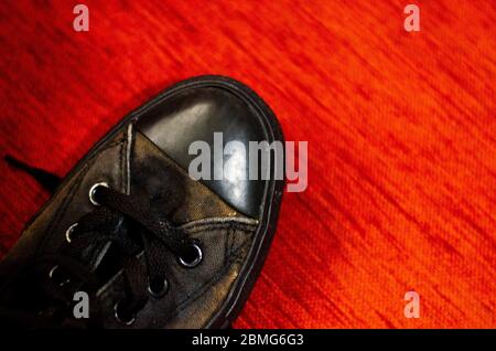 Scarpe eleganti nere Ragged, scarpe eleganti nere vintage Foto Stock