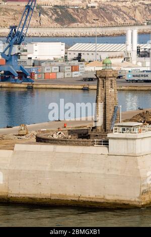 Faro sulla scogliera, porto di Melilla, spagnolo in Marocco, Spagna Foto Stock