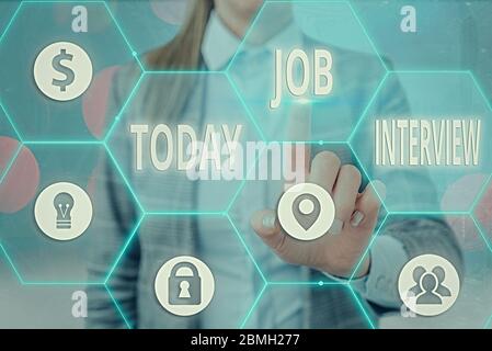 Nota di scrittura che mostra l'intervista al lavoro. Concetto di business per le domande di valutazione risposte Employment Panel Foto Stock