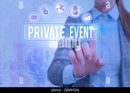 Testo di scrittura di parole evento privato. Foto di lavoro che mostra prenotazioni esclusive RSVP Invitational seduto Foto Stock