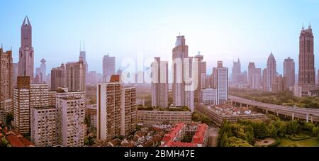 vista aerea della città di shanghai all'alba Foto Stock