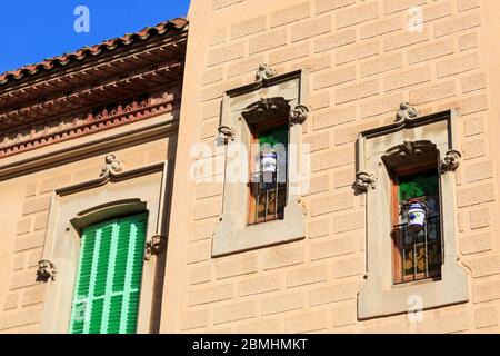 Architettura nella città vecchia di Sitges, Catalogna, Spagna, Europa Foto Stock