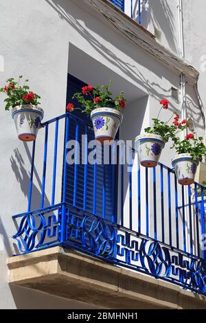 Architettura nella città vecchia di Sitges, Catalogna, Spagna, Europa Foto Stock