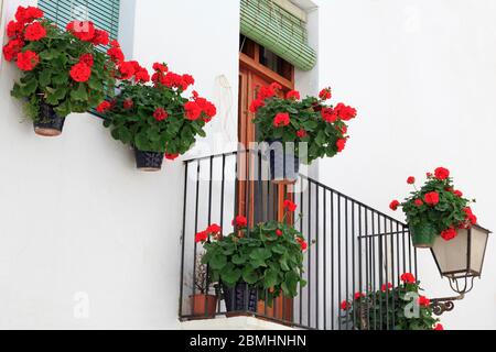 Architettura nella città vecchia di Sitges, Catalogna, Spagna, Europa Foto Stock