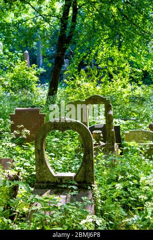 Lapidi al Tower Hamlets Cemetery Park, Londra, Regno Unito Foto Stock