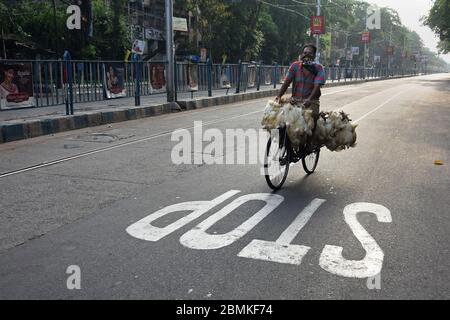 Vita quotidiana di Kolkata durante il blocco per combattere contro Corona Virus (Covid 19). Foto Stock