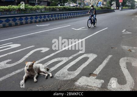 Vita quotidiana di Kolkata durante il blocco per combattere contro Corona Virus (Covid 19). Foto Stock