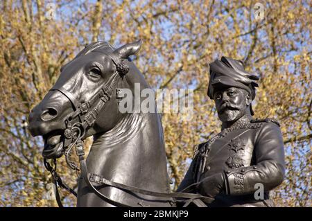 Statua equina di Re Edoardo VII (1841 - 1910) a Westminster, Londra. Foto Stock